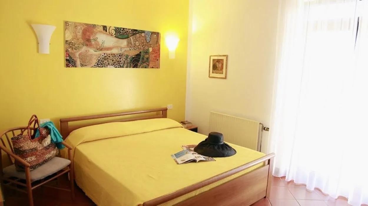 House And Apts. In Porto Azzurro 23632 0*,
