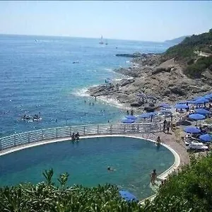 Capo D'arco Порт-Аццурро